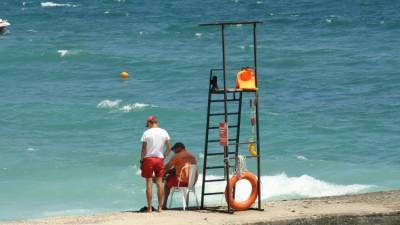 Эксперты минкурортов забраковали форму спасателей на пляжах Николаевки