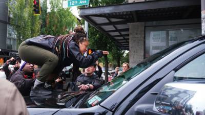 Суд разрешил использовать газ против протестующих в Сиэтле