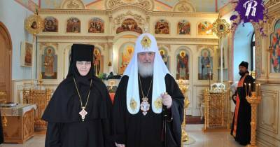 Патриарх обязал настоятельницу московского монастыря продать личный Mercedes за 9,5 млн рублей