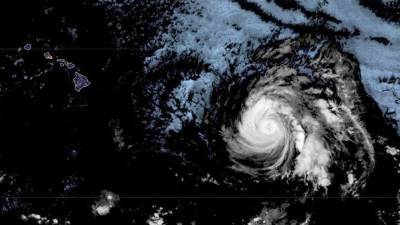 Первый ураган сезона сформировался в Атлантическом океане