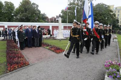 Открыт памятник военным руководителям Кронштадта