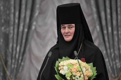 Российскую монахиню благословили продать Mersedes