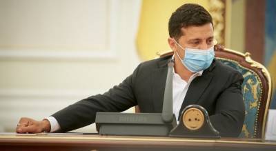 Зеленский потребовал, чтобы Украина в числе первых закупила вакцину от COVID-19