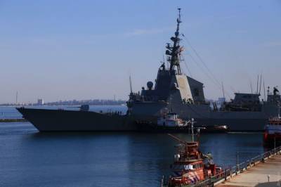 Военные корабли НАТО вошли в одесский порт - фото