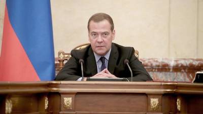 Медведев поздравил следователей с профессиональным праздником