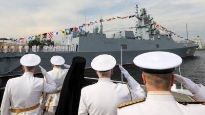 В Финском заливе накануне Дня ВМФ почтили память погибших моряков