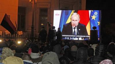 Политолог: Путин переплюнул Зеленского в популярности на Украине