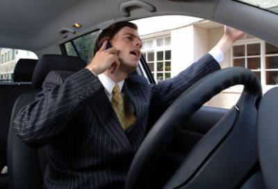 Доктор Мясников объяснил, как заставить водителей «не болтать» за рулем