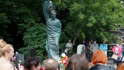 Сын Высоцкого высказался о замене головы памятника отцу