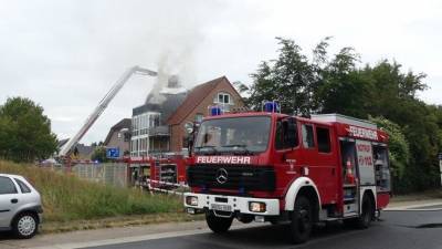 Видео: самолет врезался в жилой дом в Германии