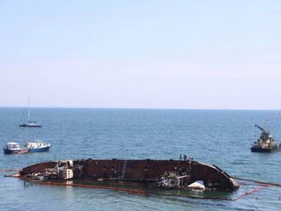 Поднятие затонувшего танкера у берегов Одессы снова потерпело фиаско