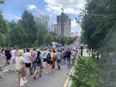 В России прошел многотысячный митинг в поддержку арестованного губернатора
