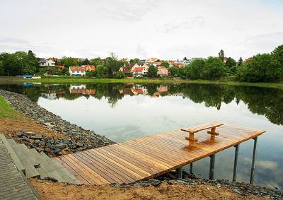 Иностранец утонул в пруду в окрестностях Праги