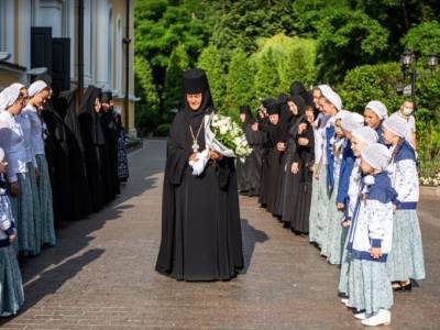 Патриарх Кирилл благословил настоятельницу монастыря продать Mercedes за 9,5 млн рублей