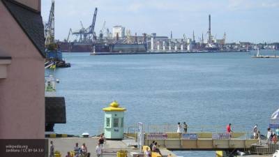 Затонувший в Одессе танкер "Делфи" не смогли вытянуть с мели