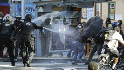 Мятеж в Сиэтле: есть пострадавшие среди полицейских и бунтующих