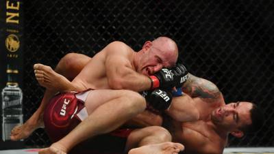 Вердум задушил Густаффсона на турнире UFC в Абу-Даби