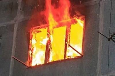 У смолян в квартире загорелось окно