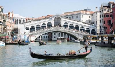 В Венеции ввели ограничения из-за толстяков