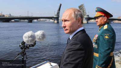 Путин прибыл в Кронштадт по случаю празднования Дня Военно-морского флота РФ