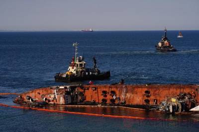Глава Одесского ОГА признал провал операции по подъему танкера "Delfi"