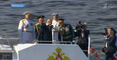 Путин провел встречу с Шойгу и главкомом ВМФ Евменовым перед парадом