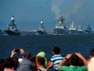 В Санкт-Петербурге проходит Главный парад ВМФ России