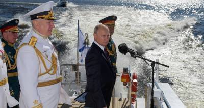 Путин прибыл в Кронштадт на парад военно-морского флота