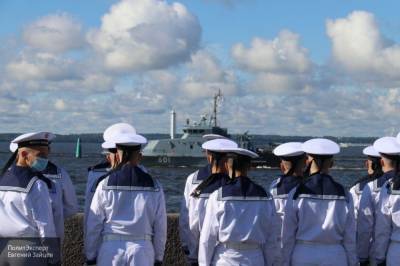 Главный военно-морской парад в честь Дня ВМФ начался в Санкт-Петербург