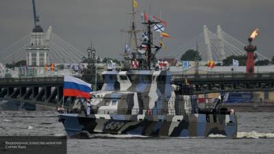 Главный военно-морской парад в честь Дня ВМФ начался в Петербурге