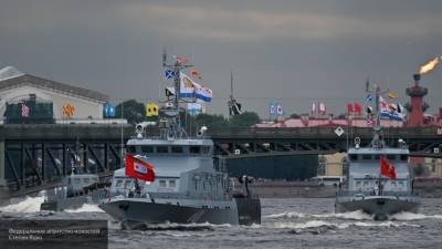 Главный парад ВМФ РФ стартовал в Петербурге