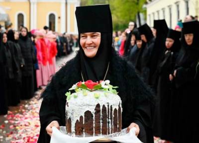 Настоятельницу монастыря в Москве обязали продать Mercedes, купленный за 9,5 миллионов