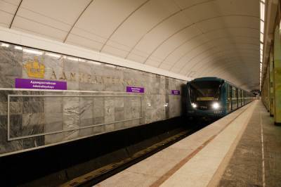В Петербурге станцию метро «Адмиралтейская» закрыли на вход