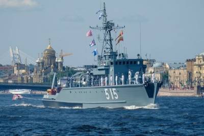 В Петербурге проходит главный военно-морской парад