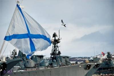 Самый большой Андреевский флаг подняли в честь Дня ВМФ в Североморске - argumenti.ru - Россия - Североморск
