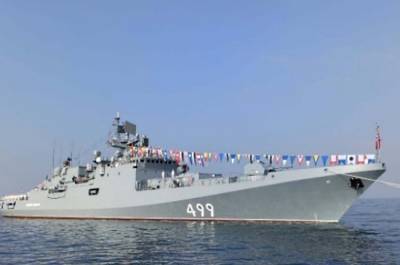 В параде в честь Дня ВМФ в сирийском порту Тартус приняли участие девять боевых кораблей