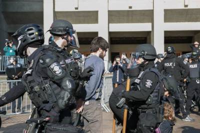Полиция Сиэтла арестовала уже 45 демонстрантов