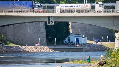 Швед переплыл реку Нарва и попал из Эстонии в Россию