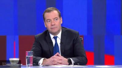 Медведев поздравил моряков с Днем ВМФ РФ