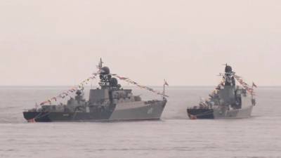 Новости на "России 24". Парад кораблей военно-морских сил впервые прошел в акватории Каспийского моря