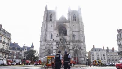 В о Франции волонтёр сознался в поджоге собора в Нанте