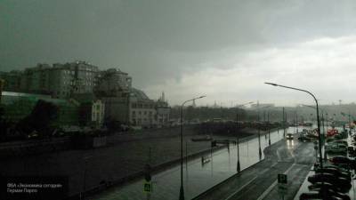 "Желтый" уровень опасности объявили в Москве из-за надвигающейся грозы