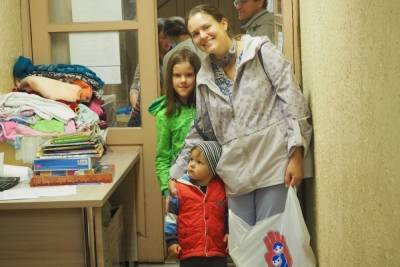 26 нуждающихся семей из Пскова получили вещевую помощь в Детском фонде