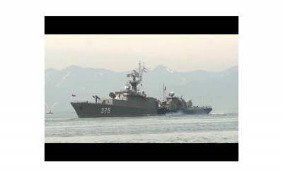 Моряки в белых кителях выстроились на движущейся подводной лодке! День ВМФ на Камчатке