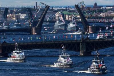 Военные атташе более чем 30 иностранных государств посетили Главный военно-морской парад в Санкт-Петербурге