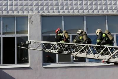 Тульские спасатели погасили условный пожар в колонии