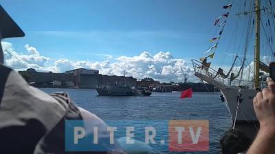 Военные атташе более 30 государств оценили парад на День ВМФ в Петербурге