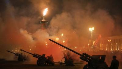 "Три тысячи фейерверков": в честь Дня ВМФ над Петербургом прогремит салют
