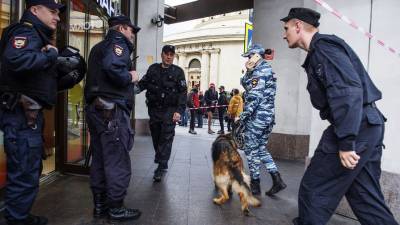 Правоохранители получили сообщения о «бомбах» в аэропортах Москвы и Петербурга