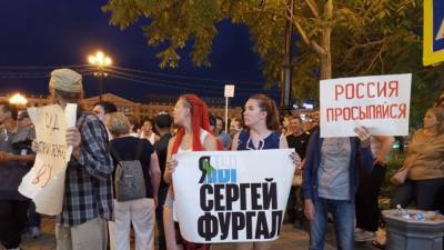 Дегтярёв впервые вышел к митингующим в Хабаровске